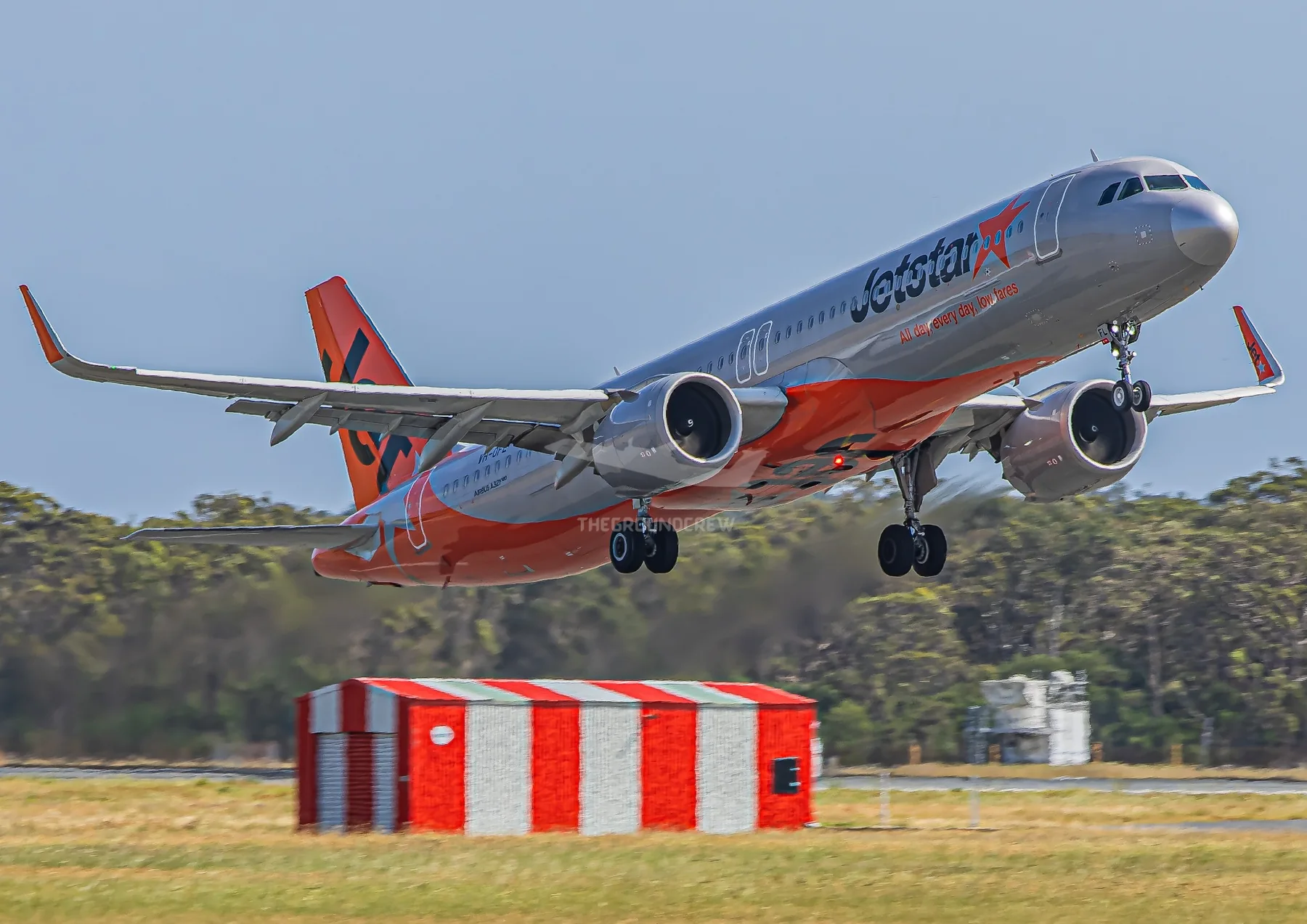 Jetstar Airbus A321 taking off